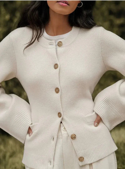 AMBER | WARME HERBSTSTRICKJACKE MIT ENGLISCHER ELEGANZ FÜR DAMEN