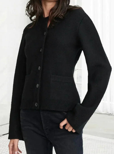 AMBER | WARME HERBSTSTRICKJACKE MIT ENGLISCHER ELEGANZ FÜR DAMEN