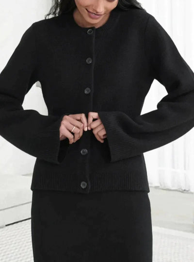 AMBER | WARME HERBSTSTRICKJACKE MIT ENGLISCHER ELEGANZ FÜR DAMEN