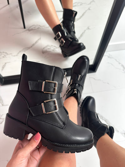 Chesca | Lederstiefel mit Schnallen & Riemen