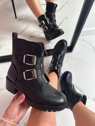 Chesca | Lederstiefel mit Schnallen & Riemen