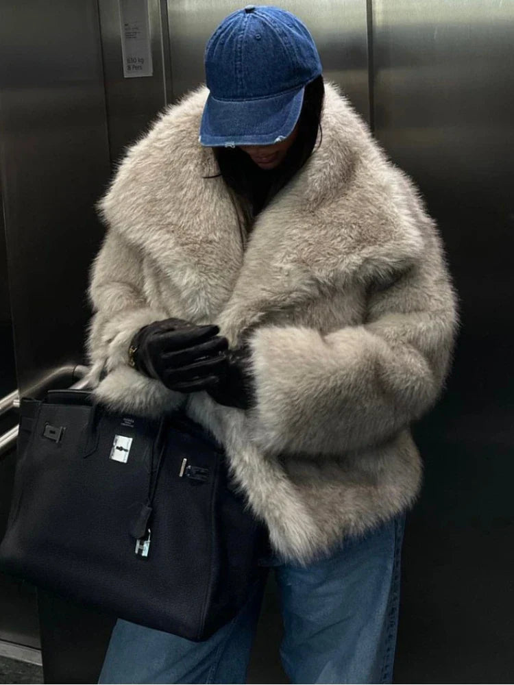 Mari | Luxuriöse Flauschige Jacke