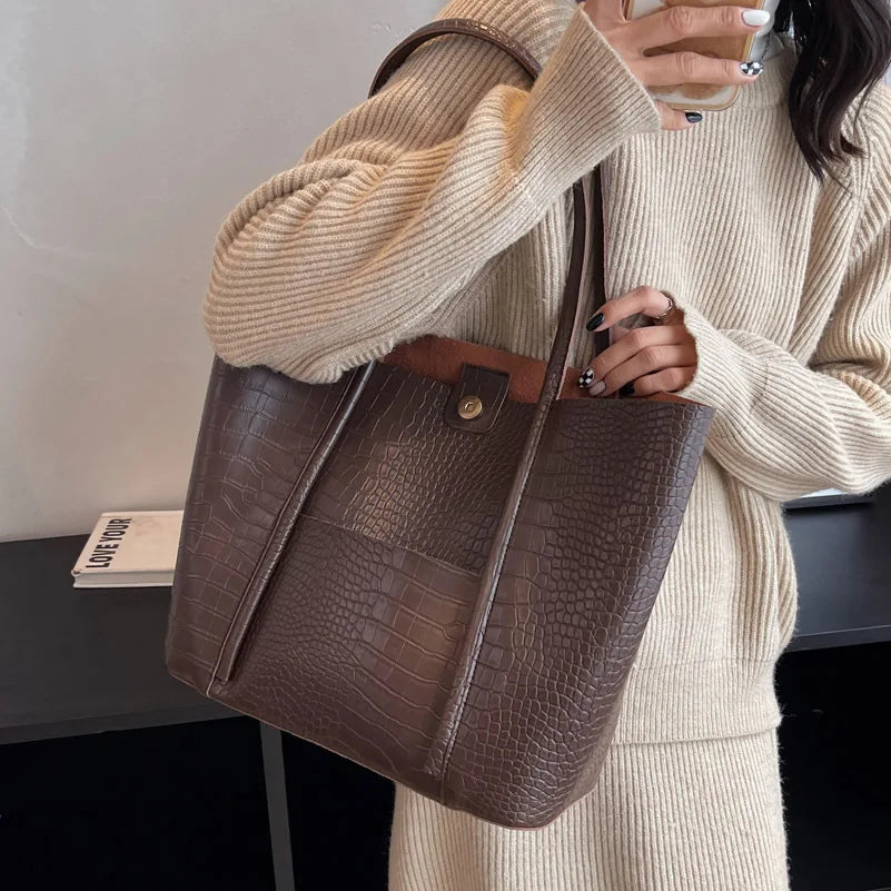 Imane | Vintage Umhängetasche aus braunem Leder mit Hakendruck