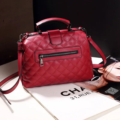 Ursula | Vintage-inspirierte Handtasche mit Metallschnalle