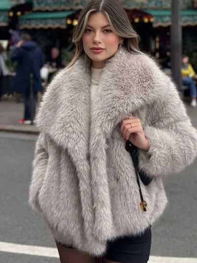 Mari | Luxuriöse Flauschige Jacke