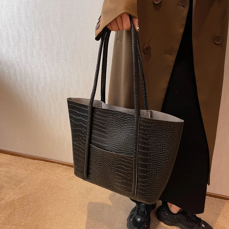 Imane | Vintage Umhängetasche aus braunem Leder mit Hakendruck