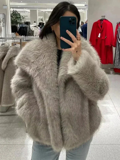Mari | Luxuriöse Flauschige Jacke