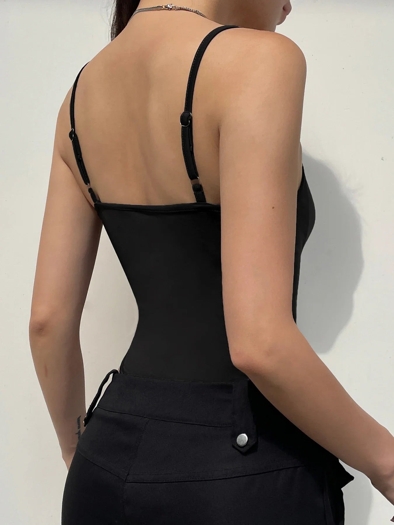 Mimi | Ärmelloser Skinny-Bodysuit – Sexy & Einfach