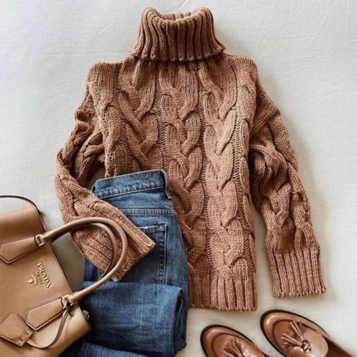 Charlotte - Eleganter einfarbiger Pullover mit hohem Halsausschnitt